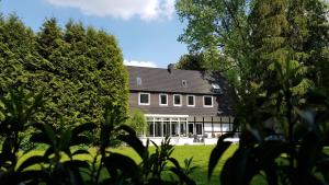 a large house with a gambrel roof at Hotel Schneider Hof - Self-Check-In by RG Living in Bad Salzuflen