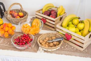 Jídlo v hotelu nebo okolí + 56 fotografií