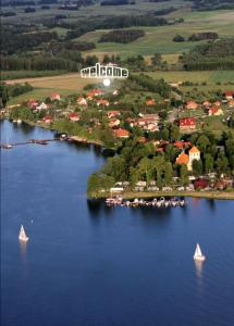 an island in a body of water with boats at Letniaczki ABI in Rydzewo