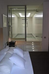 Un baño de Gaudint Barcelona Suites
