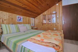 En eller flere senge i et værelse på Vila As
