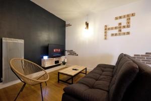 Prostor za sedenje u objektu Mélina - appartement dans les remparts de la Bastide avec parking et terrasse