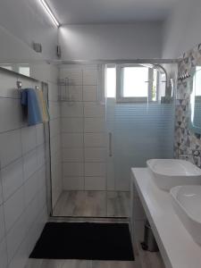 Ένα μπάνιο στο Apartments Nives +87 φωτογραφίες
