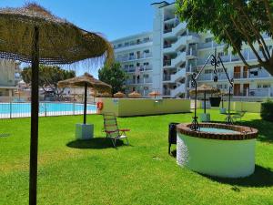 Bazén v ubytování Apartamento Carihuela Torremolinos nebo v jeho okolí