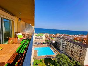 Bazén v ubytování Apartamento Carihuela Torremolinos nebo v jeho okolí