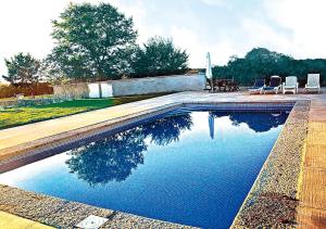Bazén v ubytování Casa Rural La Torrecilla con PISCINA PRIVADA nebo v jeho okolí