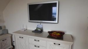 Telewizja i/lub zestaw kina domowego w obiekcie Apartman Erika Lipno