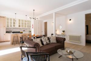 Gallery image of ALTIDO Stunning 2BR Apt with garden, by the Avenida subway and Botanical Garden of Lisbon in Lisbon