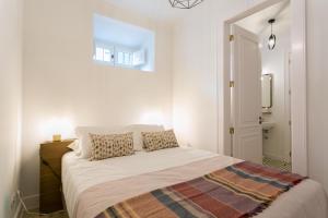 Gallery image of ALTIDO Stunning 2BR Apt with garden, by the Avenida subway and Botanical Garden of Lisbon in Lisbon