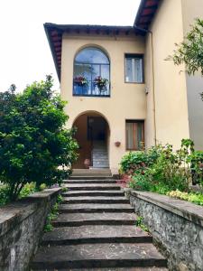 a house with stairs leading up to the front door at La Casa di Claudia in Florence