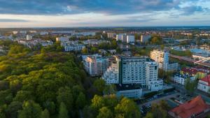 Výhľad na mesto Kołobrzeg alebo výhľad na mesto priamo z apartmánového hotela