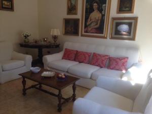 A seating area at La Gardenia