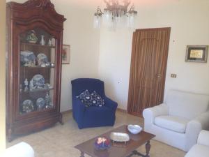 A seating area at La Gardenia