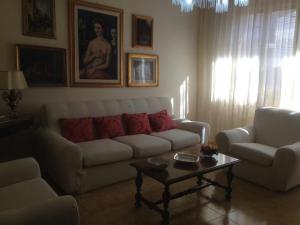 A seating area at La Gardenia