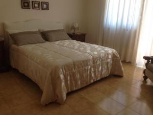 A bed or beds in a room at La Gardenia
