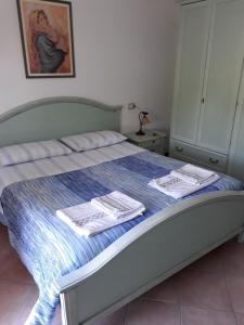 a bedroom with a bed with two towels on it at Appartamento Ai Tigli in Caorle