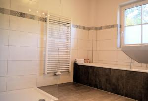 Koupelna v ubytování Heidi's Ferienwohnung2