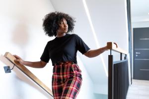 a woman is walking down a ladder at ImPuls | aparts in Schladming
