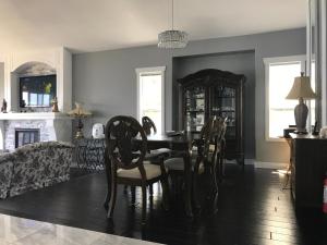 Istumisnurk majutusasutuses Lake and Bridge View Vacation Home