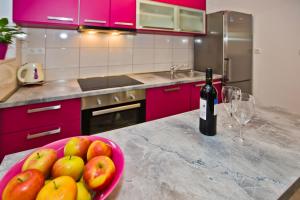 A cozinha ou cozinha compacta de Apartments Hvar