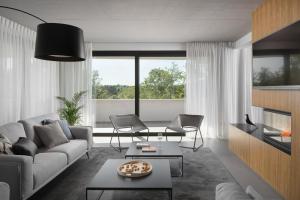 Posezení v ubytování Modern Villa 55 with Pool and Spa