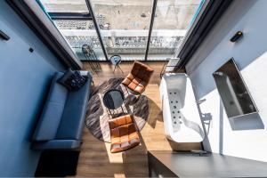 TV a/nebo společenská místnost v ubytování Palace Hotel Zandvoort + 37 fotografií