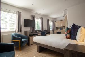 TV a/nebo společenská místnost v ubytování Signature Suites
