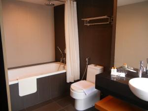 Koupelna v ubytování C'haya Hotel