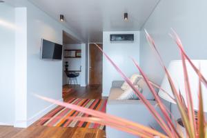 a living room with a couch and a tv at 902 Villa Luján in Mar del Plata