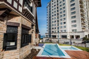 Hồ bơi trong/gần 902 Villa Luján