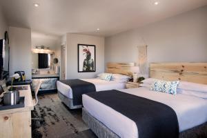 Säng eller sängar i ett rum på The Sage Hotel