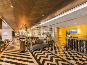 Vstupní hala nebo recepce v ubytování Maitria Hotel Sukhumvit 18 Bangkok – A Chatrium Collection