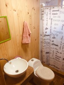 a bathroom with a white sink and a toilet at Dulac Futrono in Futrono