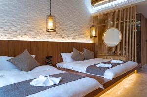 Postel nebo postele na pokoji v ubytování Lin Yin Art Hotel Shanghai（Pudong airport）