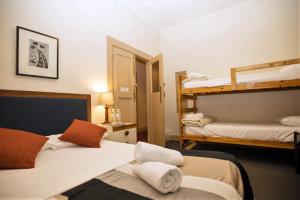Postel nebo postele na pokoji v ubytování Delatite Hotel