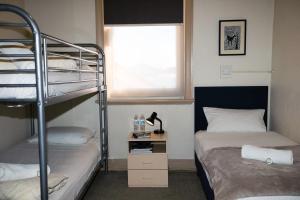 Postel nebo postele na pokoji v ubytování Delatite Hotel