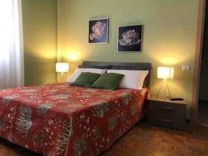 a bedroom with a bed and a lamp on the wall at B&B Ospedale Maggiore Parma affittacamere in Parma