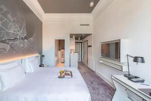 Ein Bett oder Betten in einem Zimmer der Unterkunft Hôtel Métropole Genève