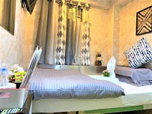 Ένα ή περισσότερα κρεβάτια σε δωμάτιο στο Super Guest House