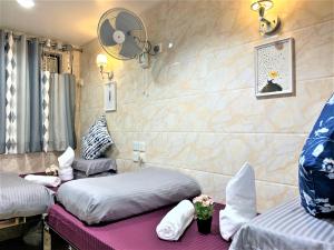 Ένα ή περισσότερα κρεβάτια σε δωμάτιο στο Super Guest House