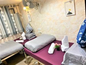 Ένα ή περισσότερα κρεβάτια σε δωμάτιο στο Super Guest House