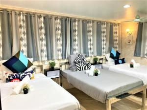 Ένα ή περισσότερα κρεβάτια σε δωμάτιο στο Super Guest House