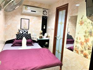 Ένα ή περισσότερα κρεβάτια σε δωμάτιο στο Super Guest House