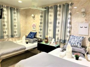 Ένα ή περισσότερα κρεβάτια σε δωμάτιο στο Super Guest House