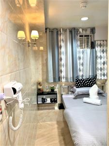 Ένα ή περισσότερα κρεβάτια σε δωμάτιο στο Super Guest House