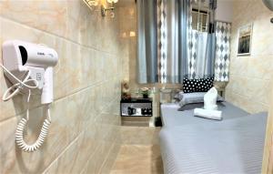 Ένα μπάνιο στο Super Guest House