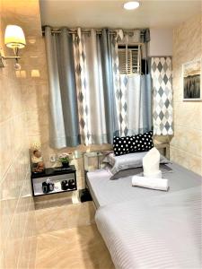 Ένα ή περισσότερα κρεβάτια σε δωμάτιο στο Super Guest House