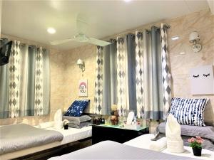 Ένα ή περισσότερα κρεβάτια σε δωμάτιο στο Super Guest House