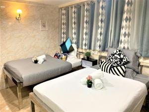 Ένα ή περισσότερα κρεβάτια σε δωμάτιο στο Super Guest House