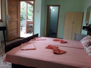 A bed or beds in a room at Villas Chinara